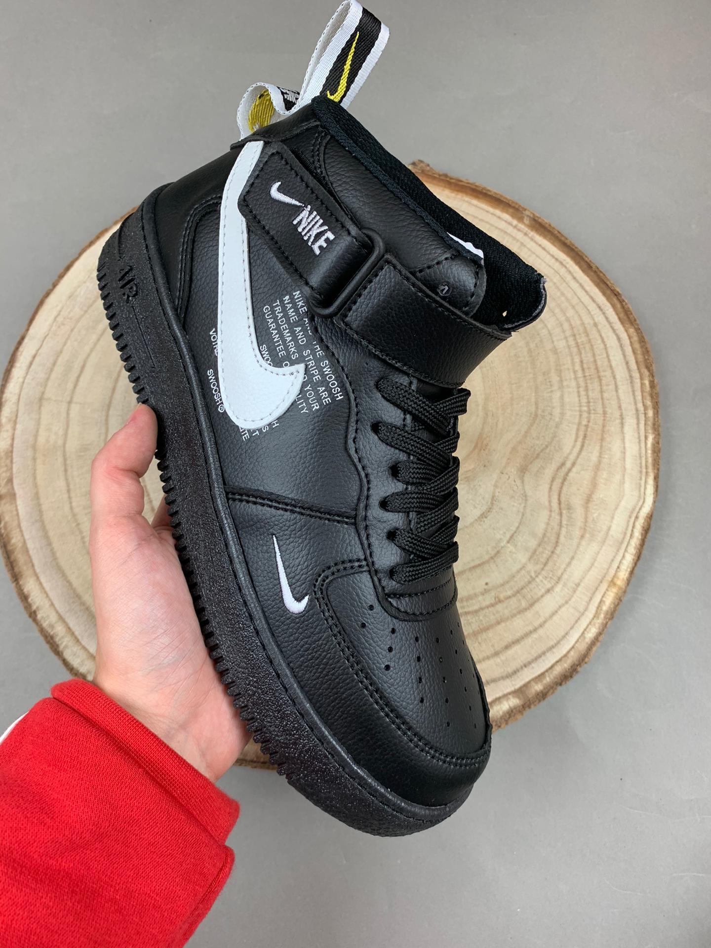 AF1 Mid Utility Black