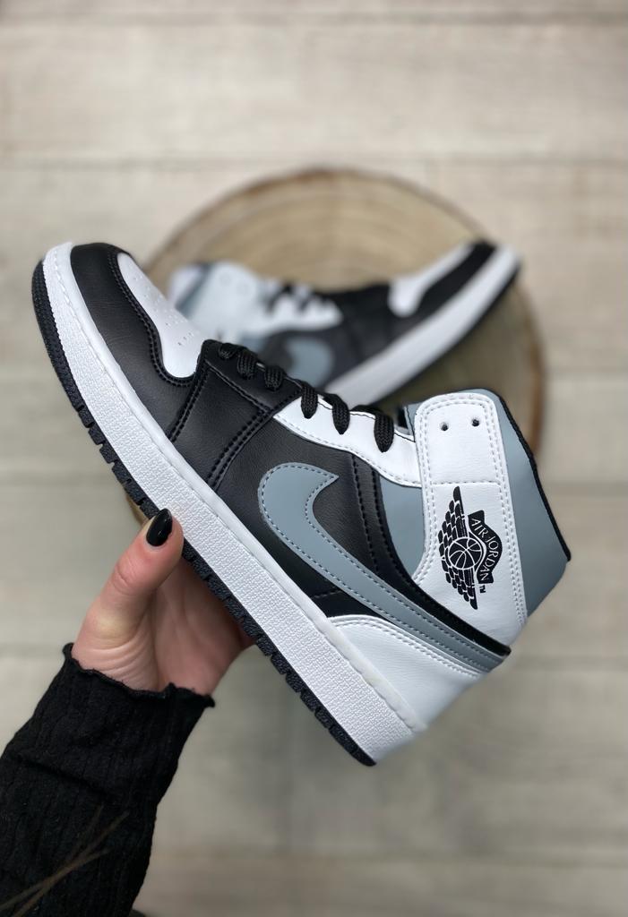 AJ1 Mid Black&White